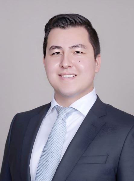 Daniel Goe Headshot